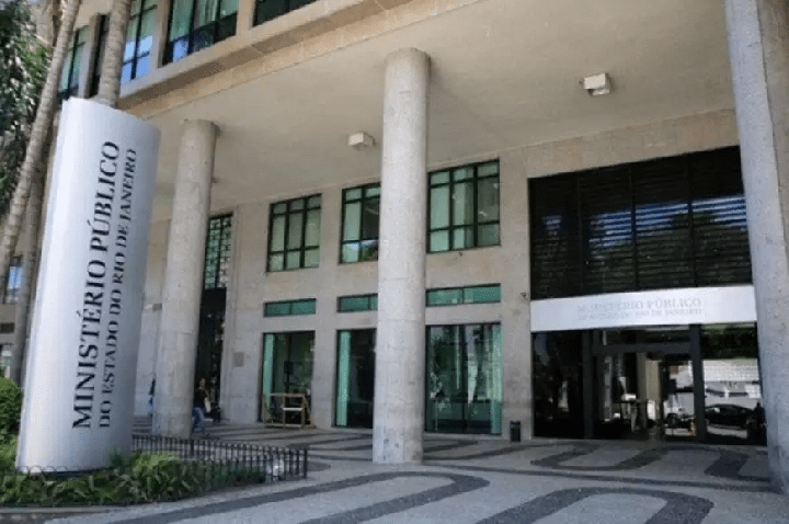 Líder do CV é denunciado por domínio com barricadas em comunidade no RJ