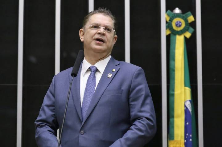 Líder do PL diz que partido votará fim da 6×1 e pedirá escala 4×3