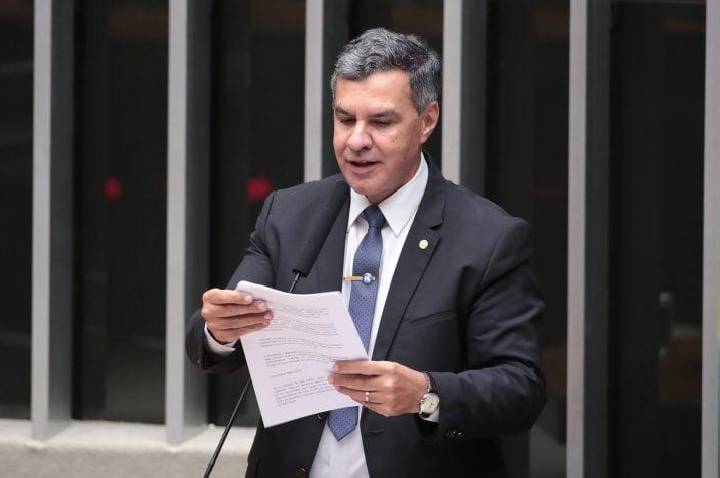 Limitação da rolagem contínua de vídeos em redes sociais é proposta para proteger a saúde mental