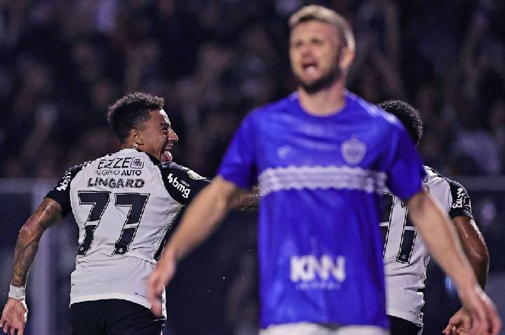 Lingard marca, e Corinthians vence o Barra-SC na Copa do Brasil