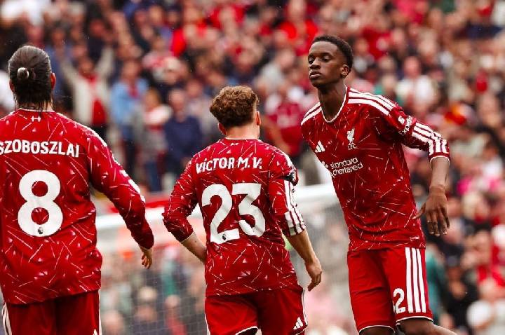 Liverpool busca empate contra Forest em primeiro jogo de Iraola em Anfield