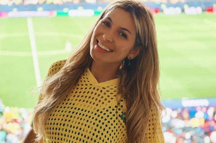 Lívia Andrade celebra 43 anos com goleada do Brasil em estádio: “Presente”