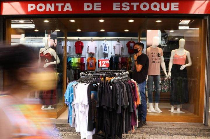 Lojistas fazem “Dia Livre de Impostos” no Brasil; descontos chegam a 70%