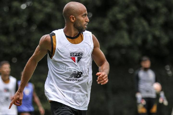 Lucas Moura inicia fisioterapia no São Paulo após grave lesão