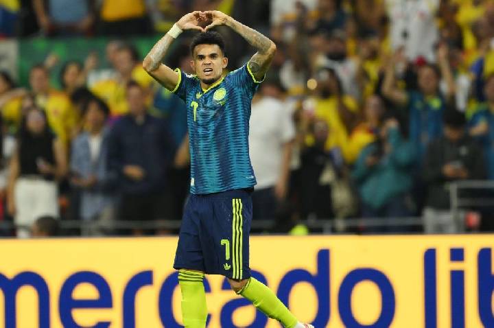 Luis Díaz brilha, Colômbia bate Uzbequistão e estreia com vitória na Copa