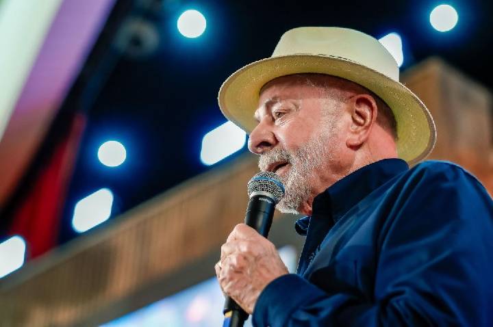 Lula acelera pré-campanha, faz um anúncio por dia e visita estados a cada 4