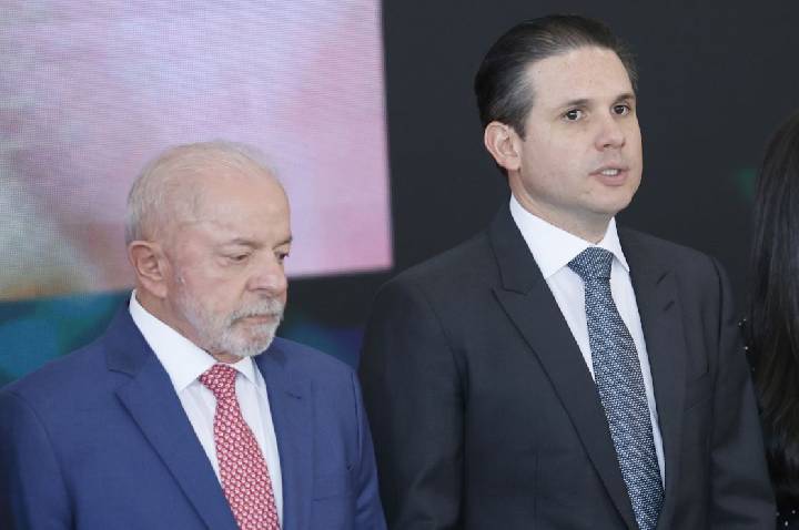 Lula agradece Hugo por apoio nas eleições e convida deputado para encontro
