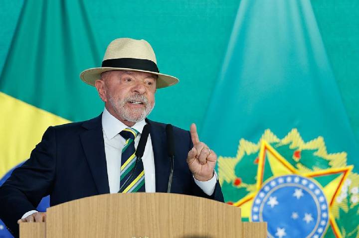Lula define agenda e decide acelerar viagens em reta final do 1º turno