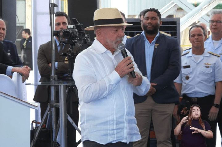 Lula diz que falará de taxa das blusinhas com Hugo e Alcolumbre na quarta