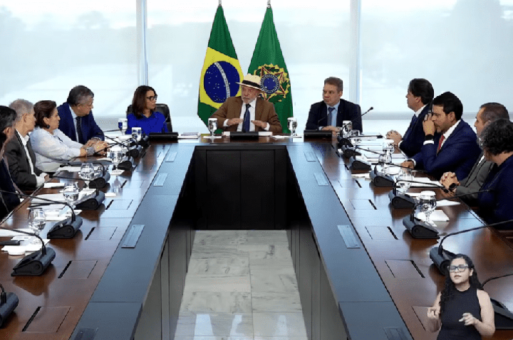 Lula sanciona lei que endurece penas por violência sexual contra crianças