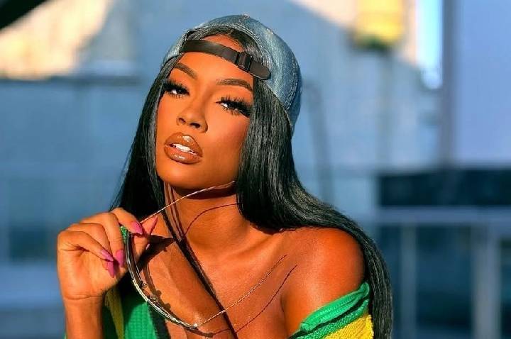 Lumena Aleluia deixa reality show após crise de pânico