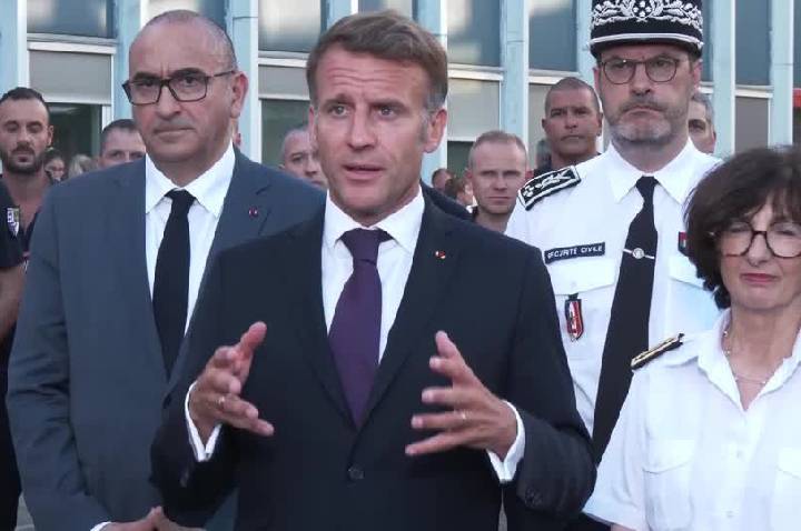 Macron alerta sobre avanço de incêndio florestal gigante na França