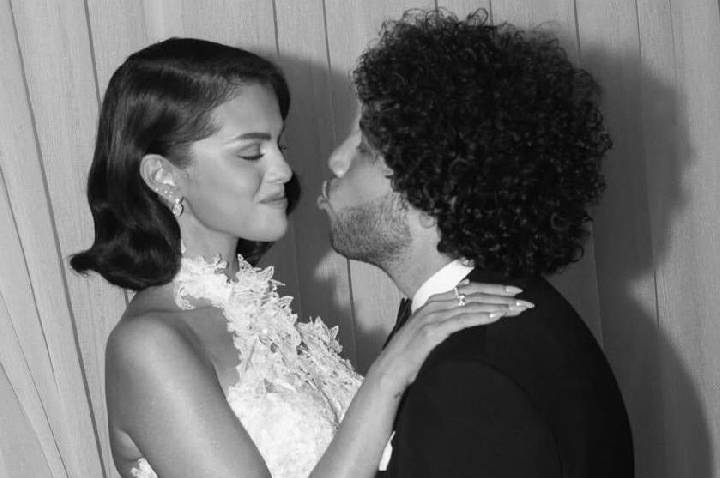 Mãe de Benny Blanco o aconselhou a se casar com Selena Gomez; entenda