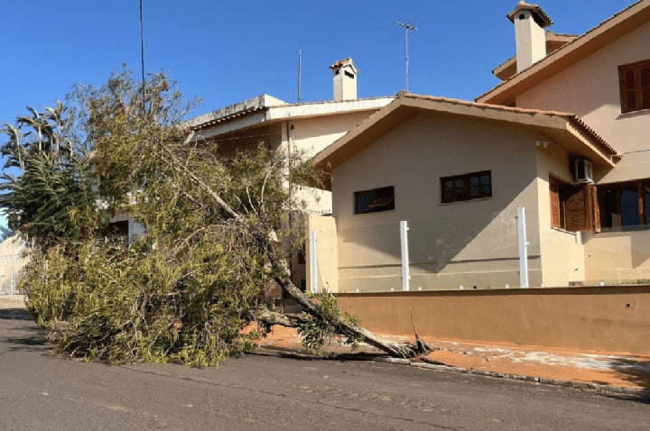 Mais de 20 cidades são atingidas por tempestades no Rio Grande do Sul