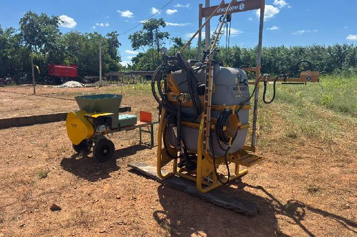 Mais investimentos para Nova União: deputado Alan Queiroz entrega equipamentos agrícolas para produtores rurais do município