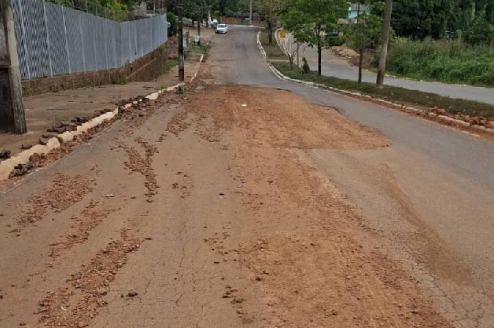Márcio Pacele solicita providências para recapeamento da Avenida Rio de Janeiro, no Baixa União