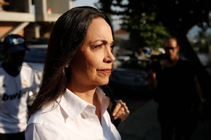 María Corina Machado é barrada ao tentar retornar à Venezuela, diz assessor
