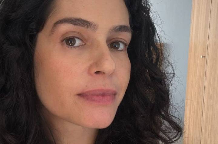 Maria Flor diz que terminou relacionamento por ex não escovar os dentes
