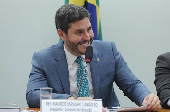 Maurício Carvalho defende fortalecimento da saúde no interior para reduzir deslocamento de pacientes