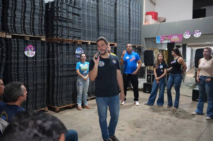 Maurício Carvalho se reúne com integrantes de bloco e reforça compromisso com a cultura de Porto Velho