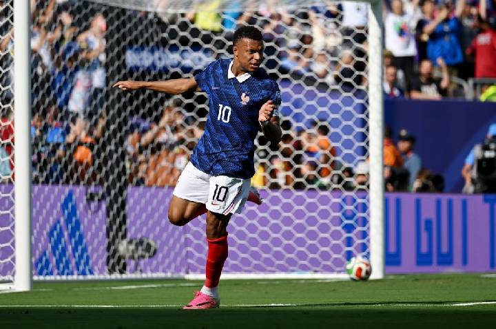 Mbappé passa Ronaldo e se torna maior artilheiro em mata-matas de Copa