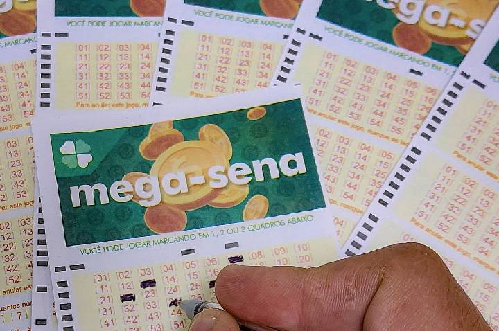Mega-Sena acumula e prêmio principal vai para R$ 16 milhões