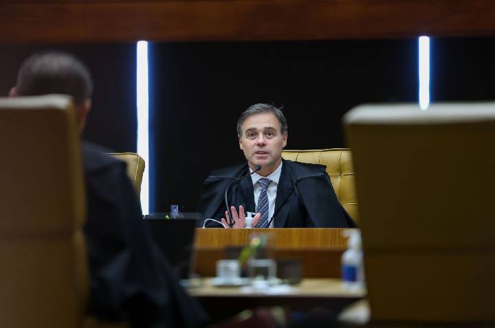 Mendonça leva ao plenário físico julgamento sobre lucros no exterior