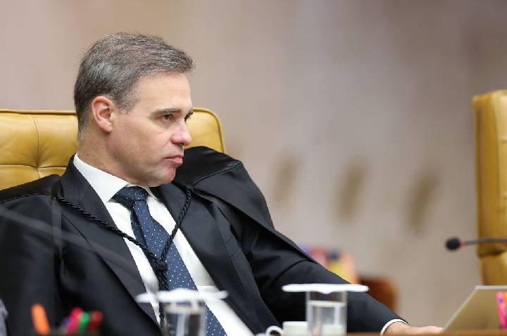 Mendonça rechaça acusação de tentativa de prejudicar Lula