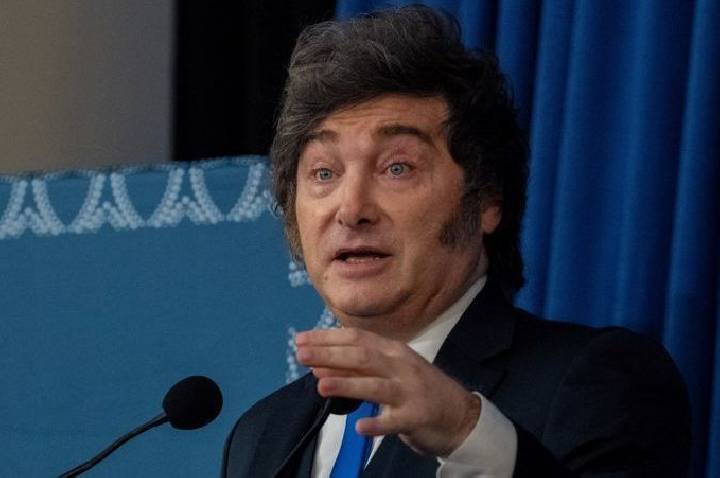 Milei atrai apoio de argentinos contra projeto petrolífero nas Malvinas
