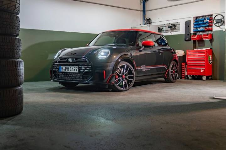 MINI lança série limitada JCW GP Inspired por R$ 390 mil no Brasil