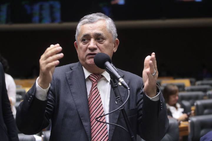 Ministro diz que governo prepara novas medidas contra efeitos da guerra