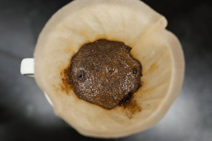 Mistura de canela em pó com borra de café: como funciona e para que ela é recomendada