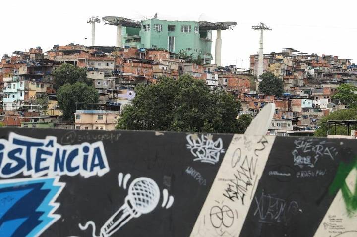 Moradores de favelas do Rio priorizam educação nas eleições