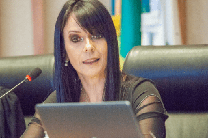 Moraes decreta prisão domiciliar de condenada do núcleo 2 do plano de golpe