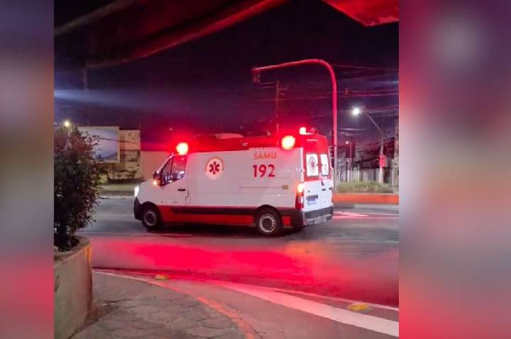 Motorista atropela seis jovens e foge em Niterói (RJ)
