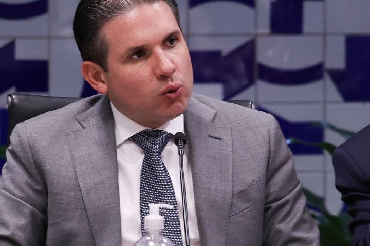 Motta convoca reunião de líderes para votar PL do fim da escala 6x1