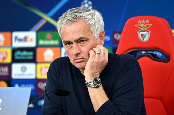Mourinho, principal alvo do Real Madrid, define prazo e aguarda Benfica