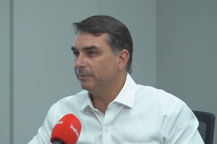 “Não acredito que Zema e Caiado se unam em candidatura própria”, diz Flávio