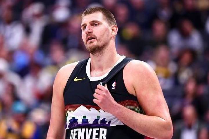 NBA: Jokic brilha, e Nuggets vencem Timberwolves na estreia nos playoffs