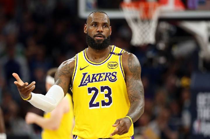 NBA: Lakers abrem 3 a 0 sobre os Rockets; Celtics batem 76ers fora