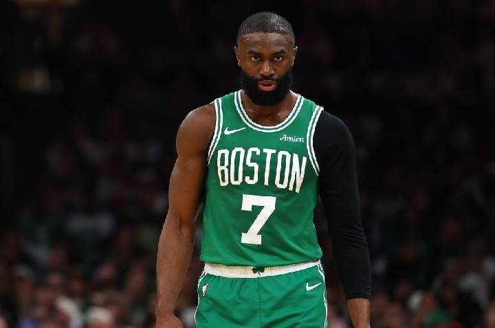NBA multa astro do Boston Celtics por críticas à arbitragem após eliminação