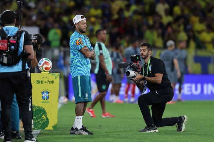 Neymar acompanha aquecimento do Brasil para amistoso contra o Panamá; veja