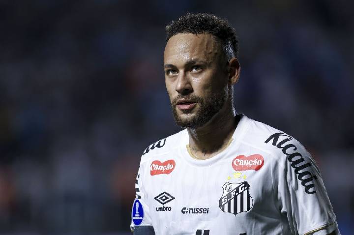 Neymar falta a treino e deixa Santos sem explicação para o “sumiço”