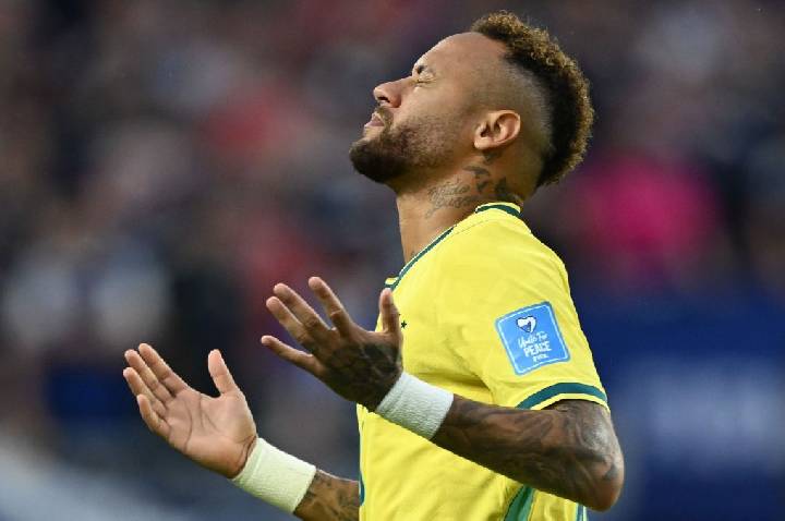 Neymar volta à Seleção, mas pouco agrada nas redes após estreia na Copa