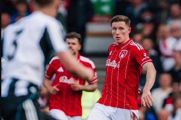 Nottingham Forest marca no final e garante empate contra o Newcastle