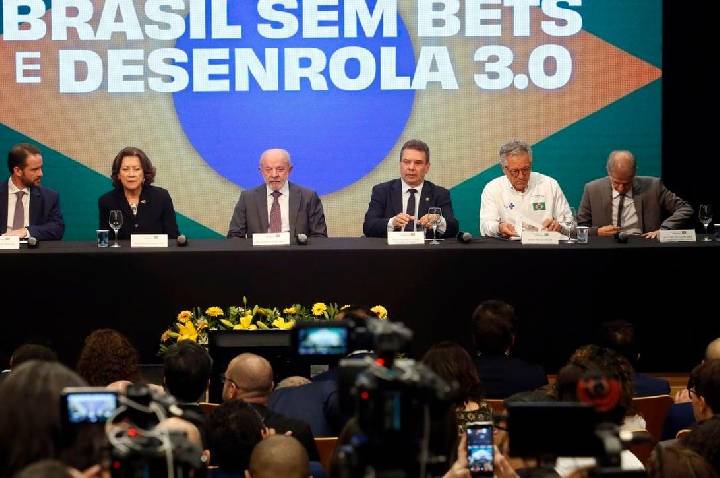 Nova fase do Desenrola é lançada com aquisição de dívidas pela União