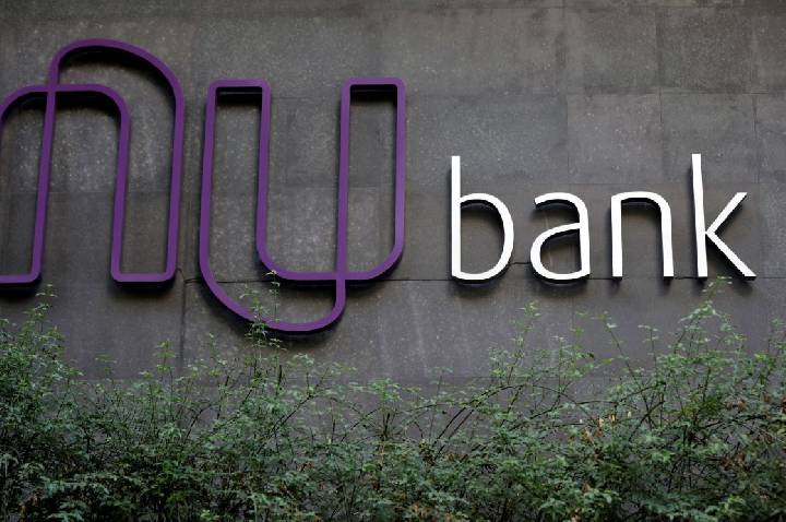 Nubank nega fim de atividades e diz que mensagem a clientes foi um “erro”