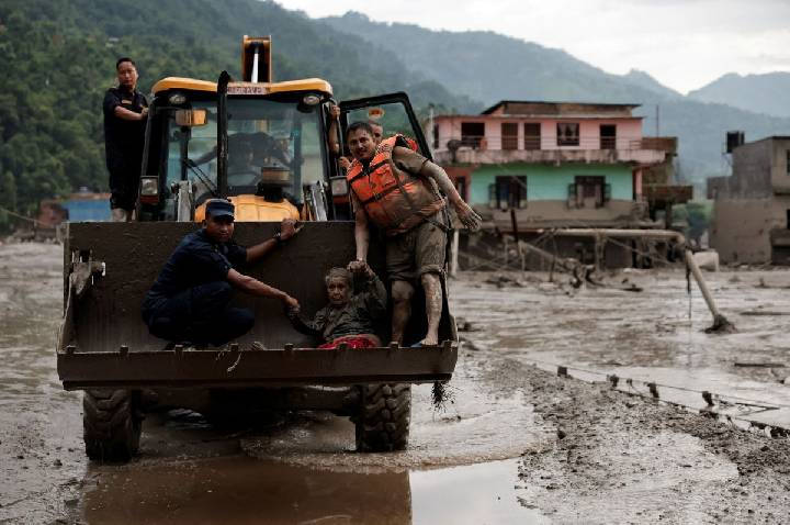 Número de mortos no Nepal sobe para 616
