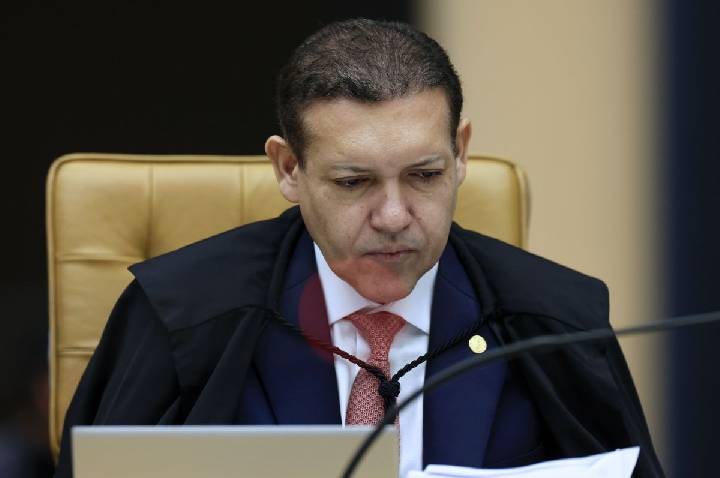 Nunes Marques arquiva notícia-crime contra Bolsonaro sobre CPI da Covid