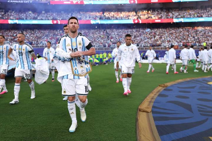 O que a Argentina precisa mudar contra Inglaterra após sustos no mata-mata